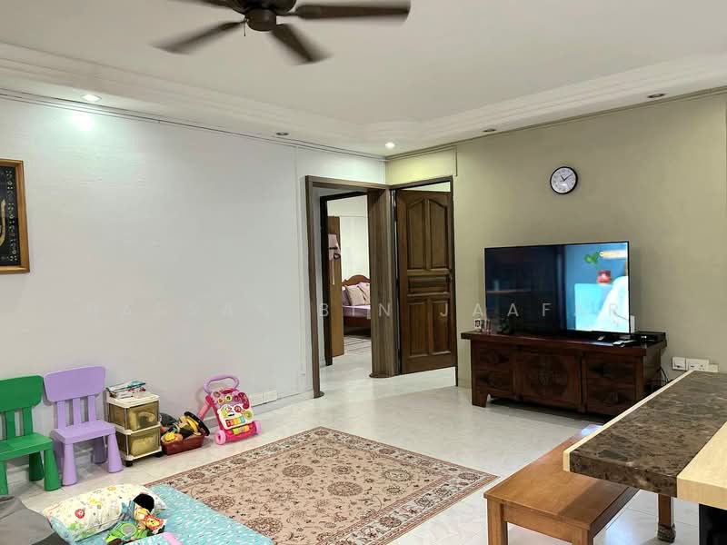 447 Jurong West Street 42, 447 Jurong West Street 42, 3 Bedrooms, 1,108 sqft, HDB Flat For Rent, by Hassan Bin Jaafar, 500147248 - Living Room - PropertyGuru.com.sg