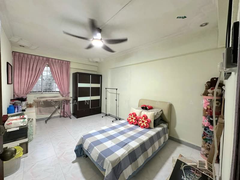 447 Jurong West Street 42, 447 Jurong West Street 42, 3 Bedrooms, 1,108 sqft, HDB Flat For Rent, by Hassan Bin Jaafar, 500147248 - Bedroom - PropertyGuru.com.sg