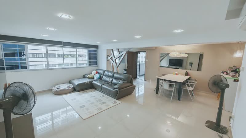 527 Hougang Avenue 6, 527 Hougang Avenue 6, 3 Bedrooms, 1,302 sqft, HDB Flat For Sale, by Patsy Lim, 500147252 - Living Room - PropertyGuru.com.sg