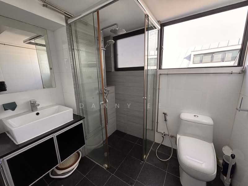 Viva Vista, 3 South Buona Vista Road, Room Rental, 300 sqft, Apartment For Rent, by Danny Ee, 500147266 - Bathroom - PropertyGuru.com.sg
