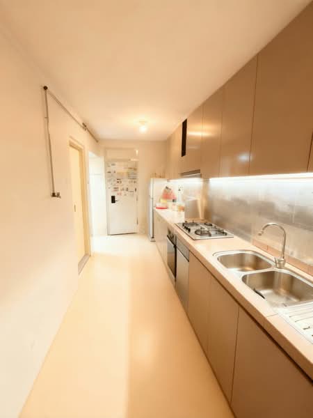 144 Lorong 2 Toa Payoh, 144 Lorong 2 Toa Payoh, 3 Bedrooms, 969 sqft, HDB Flat For Sale, by Iris Lee, 500147287 - Kitchen - PropertyGuru.com.sg