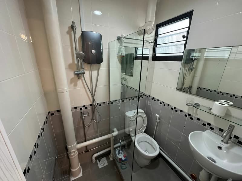 6 Saint George's Lane, 6 Saint George's Lane, Room Rental, 180 sqft, HDB Flat For Rent, by James Yeo, 500147292 - Bathroom - PropertyGuru.com.sg