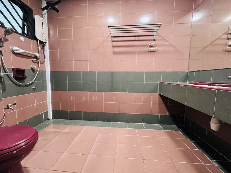 Rare 9999 years lease Walking distance to Paya Lebar MRT, , 3 Bedrooms, 1,507 sqft, Apartment For Sale, by Han Yijie, 500147299 - Bathroom - PropertyGuru.com.sg