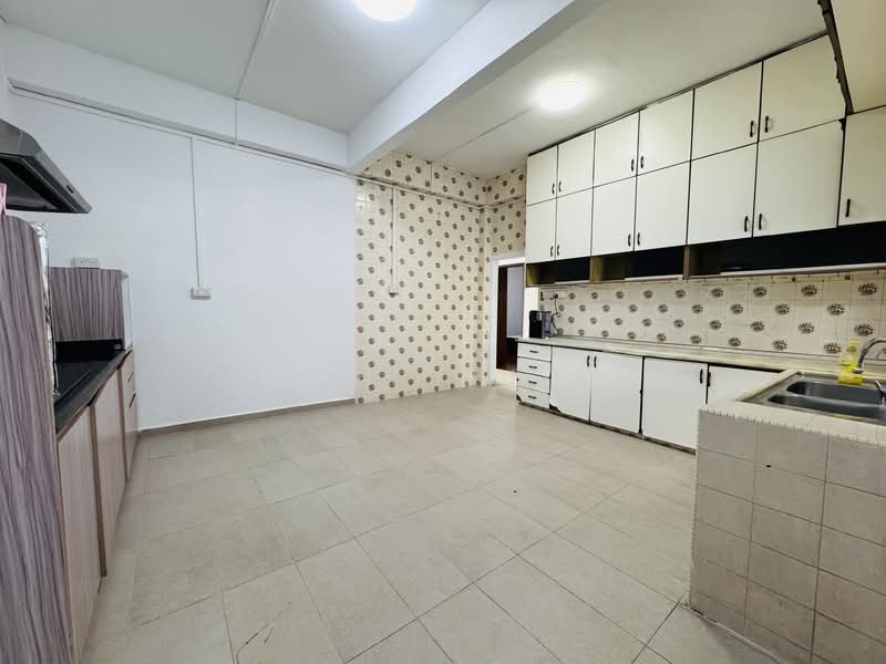 Rare 9999 years lease Walking distance to Paya Lebar MRT, , 3 Bedrooms, 1,507 sqft, Apartment For Sale, by Han Yijie, 500147299 - Kitchen - PropertyGuru.com.sg