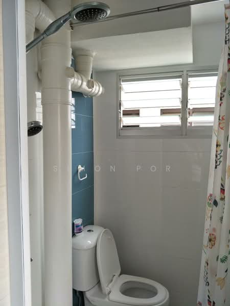 504 Ang Mo Kio Avenue 8, 504 Ang Mo Kio Avenue 8, 2 Bedrooms, 732 sqft, HDB Flat For Rent, by Simon Por, 500147314 - Bathroom - PropertyGuru.com.sg