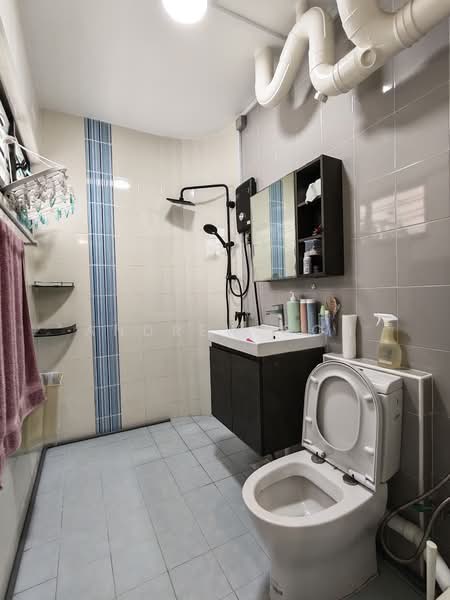 241 Hougang Street 22, 241 Hougang Street 22, 3 Bedrooms, 1,163 sqft, HDB Flat For Rent, by Andrew Goh, 500147315 - Bathroom - PropertyGuru.com.sg