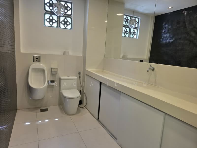 Beautiful Fully Fitted Shophouse Office in Tras St !, Tras Street, 1,700 sqft, Shop / Shophouse For Rent, by Gracia Leong, 500147318 - Bathroom - CommercialGuru.com.sg