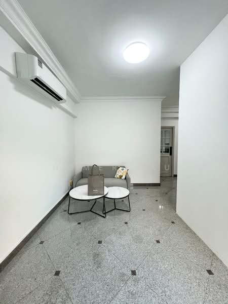 Spacious 4 Bedroom Homes for RENT Near NUS & Curtin, , 4 Bedrooms, 1,227 sqft, Apartment For Rent, by Homer Lau, 500147320 - Living Room - PropertyGuru.com.sg