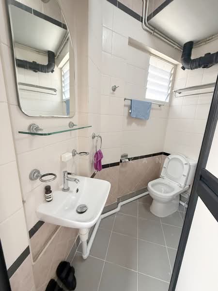 126 Geylang East Avenue 1, 126 Geylang East Avenue 1, Room Rental, 100 sqft, HDB Flat For Rent, by Kenny Kan, 500147332 - Bathroom - PropertyGuru.com.sg