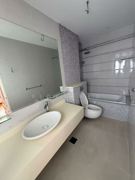 Jalan Teliti, Jalan Teliti, Room Rental, 300 sqft, Semi-Detached House For Rent, by Ricky Neo Wee Hock, 500147341 - Bathroom - PropertyGuru.com.sg