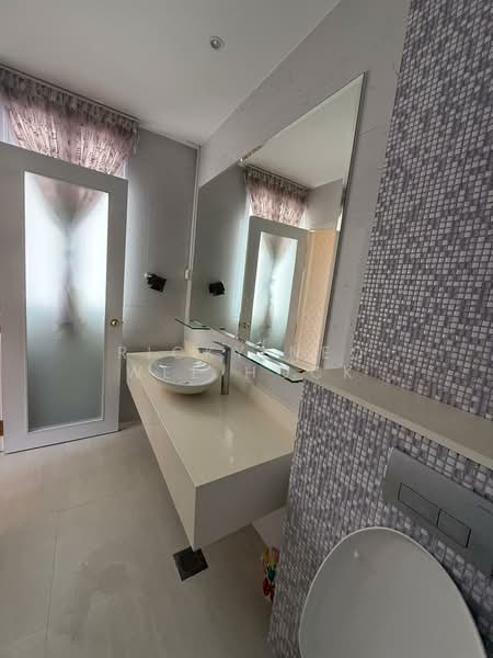 Jalan Teliti, Jalan Teliti, Room Rental, 300 sqft, Semi-Detached House For Rent, by Ricky Neo Wee Hock, 500147341 - Bathroom - PropertyGuru.com.sg