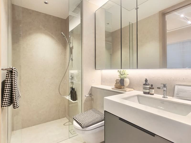 River Green, 11 River Valley Road, 2 Bedrooms, 603 sqft, Condominium For Sale, by Brandon Koh, 500147342 - Common Bathroom - PropertyGuru.com.sg