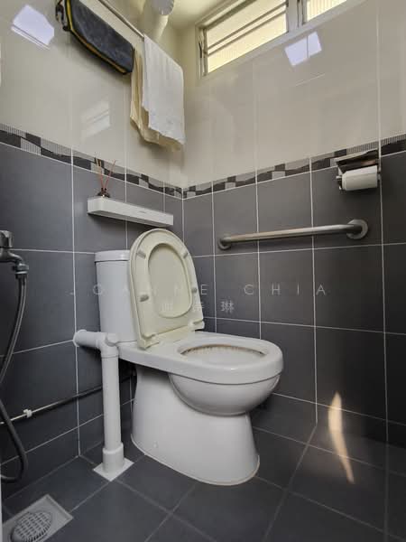 32 Holland Close, 32 Holland Close, 2 Bedrooms, 721 sqft, HDB Flat For Rent, by Joanne Chia 谢诗琳, 500147354 - Bathroom - PropertyGuru.com.sg