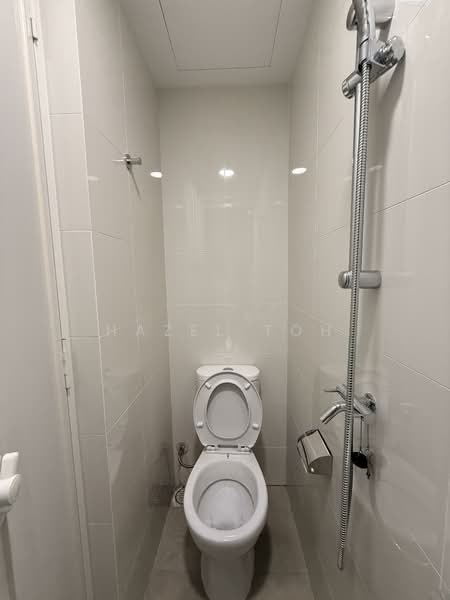 AMO Residence, 21 Ang Mo Kio Rise, 3 Bedrooms, 1,044 sqft, Condominium For Rent, by Hazel Toh, 500147393 - WC with showerhead - PropertyGuru.com.sg