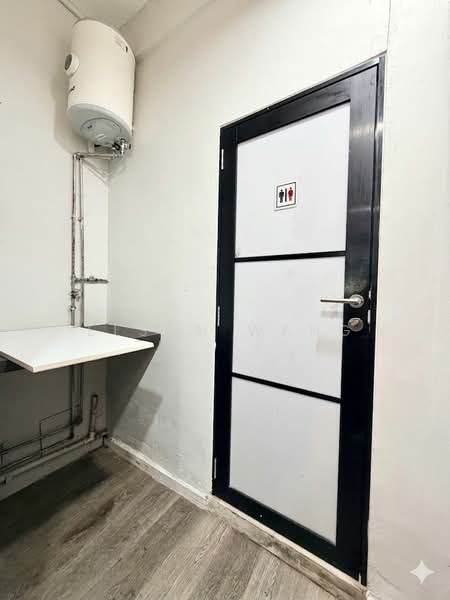 349 Jurong East Avenue 1, Jurong East Avenue 1, 300 sqft, Shop / Shophouse For Rent, by Elson Wang, 500147400 - Bathroom - CommercialGuru.com.sg