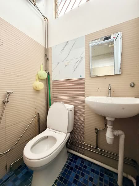 349 Jurong East Avenue 1, Jurong East Avenue 1, 300 sqft, Shop / Shophouse For Rent, by Elson Wang, 500147400 - Bathroom - CommercialGuru.com.sg