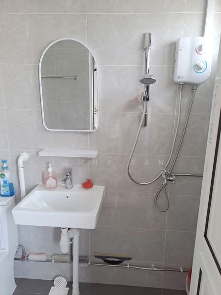 712 Jurong West Street 71, 712 Jurong West Street 71, Room Rental, 100 sqft, HDB Flat For Rent, by Kenny Kan, 500147404 - Bathroom - PropertyGuru.com.sg
