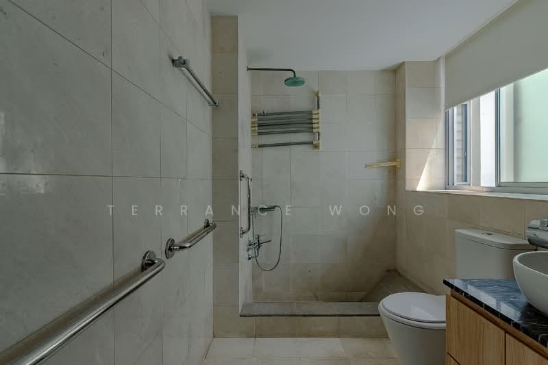 The Lakeshore, 29 Jurong West Street 41, 2 Bedrooms, 947 sqft, Condominium For Sale, by Terrance Wong, 500147431 - Bathroom - PropertyGuru.com.sg