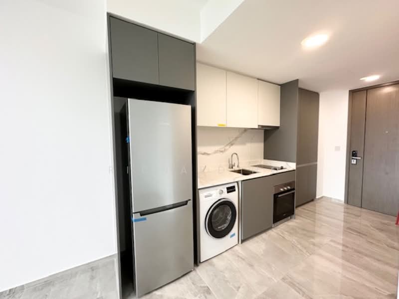 Affinity At Serangoon, , 2 Bedrooms, 732 sqft, Condominium For Sale, by Richard Ho, 500147440 - Kitchen and Entrance - PropertyGuru.com.sg