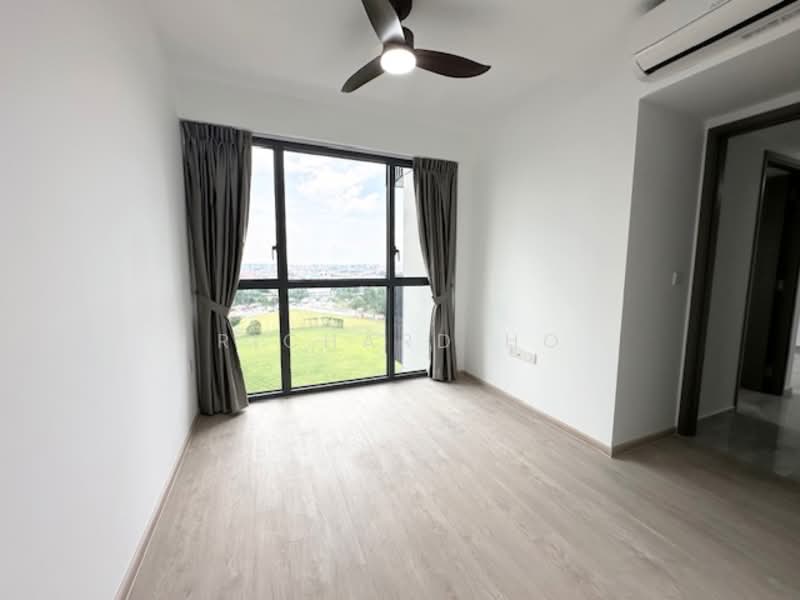 Affinity At Serangoon, , 2 Bedrooms, 732 sqft, Condominium For Sale, by Richard Ho, 500147440 - Master Bedroom - PropertyGuru.com.sg