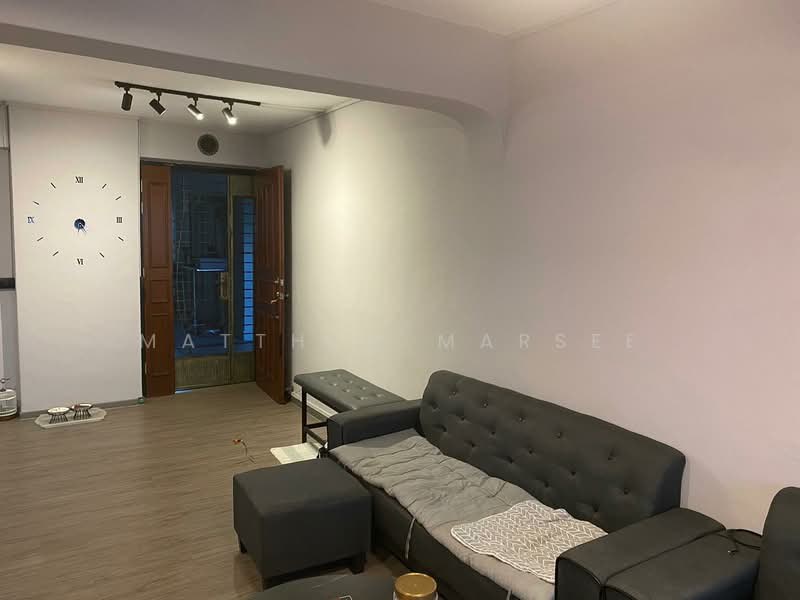 413 Pandan Gardens, 413 Pandan Gardens, 3 Bedrooms, 120 sqft, HDB Flat For Rent, by Matthew Marsee, 500147444 - Living Room - PropertyGuru.com.sg