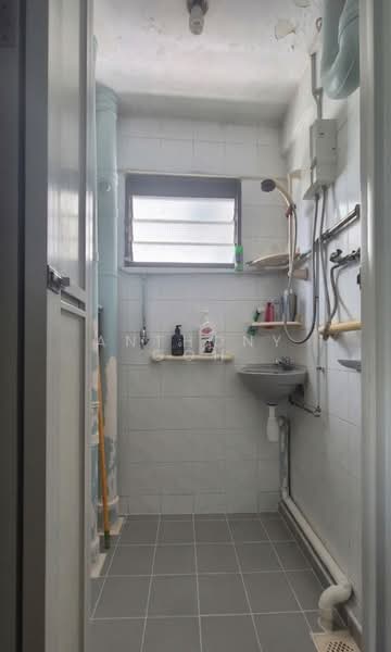 169 Lorong 1 Toa Payoh, 169 Lorong 1 Toa Payoh, Room Rental, 120 sqft, HDB Flat For Rent, by Anthony Goh, 500147445 - Bathroom - PropertyGuru.com.sg