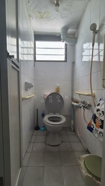 169 Lorong 1 Toa Payoh, 169 Lorong 1 Toa Payoh, Room Rental, 120 sqft, HDB Flat For Rent, by Anthony Goh, 500147445 - Bathroom - PropertyGuru.com.sg
