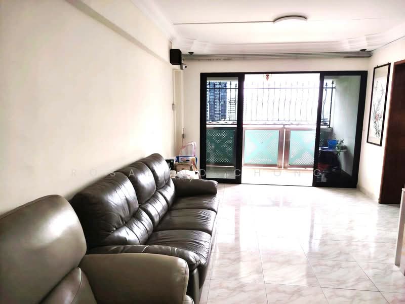 62 Lorong 4 Toa Payoh, 62 Lorong 4 Toa Payoh, 4 Bedrooms, 1,292 sqft, HDB Flat For Sale, by Rosalind Chong, 500147446 - Living Room - PropertyGuru.com.sg