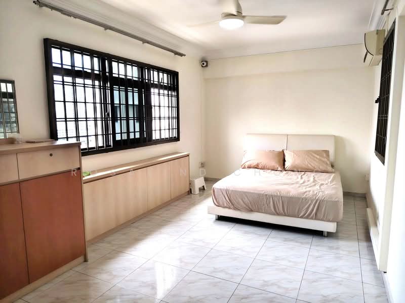 62 Lorong 4 Toa Payoh, 62 Lorong 4 Toa Payoh, 4 Bedrooms, 1,292 sqft, HDB Flat For Sale, by Rosalind Chong, 500147446 - Bedroom - PropertyGuru.com.sg