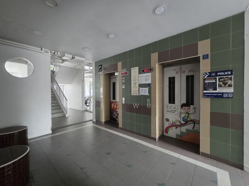 111 Jurong East Street 13, 111 Jurong East Street 13, 3 Bedrooms, 1,291 sqft, HDB Flat For Sale, by Zen Wu, 500147450 - Lift Lobby - PropertyGuru.com.sg