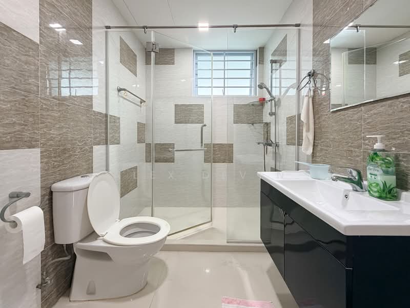 2 storey detached home near Kembangan MRT, , 4 Bedrooms, 6,000 sqft, Detached House For Sale, by Alex Deven, 500147464 - Bathroom - PropertyGuru.com.sg