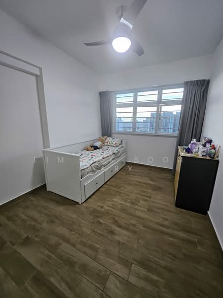 450C Bukit Batok West Avenue 6, 450C Bukit Batok West Avenue 6, 3 Bedrooms, 1,238 sqft, HDB Flat For Rent, by Lim Lek Boon Gary, 500147470 - Bedroom - PropertyGuru.com.sg