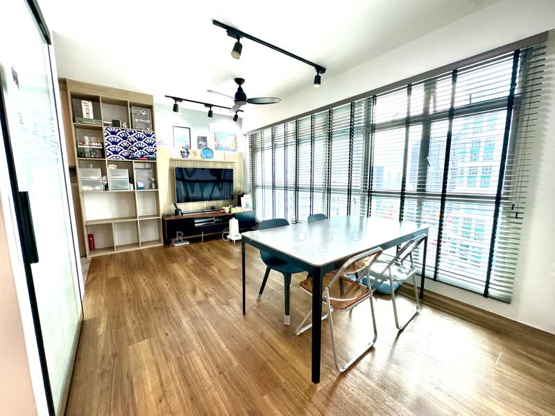 440A Clementi Avenue 3, 440A Clementi Avenue 3, 2 Bedrooms, 743 sqft, HDB Flat For Sale, by Rion Ong, 500147474 - Living Room - PropertyGuru.com.sg