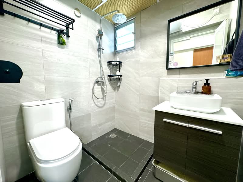 440A Clementi Avenue 3, 440A Clementi Avenue 3, 2 Bedrooms, 743 sqft, HDB Flat For Sale, by Rion Ong, 500147474 - Bathroom - PropertyGuru.com.sg