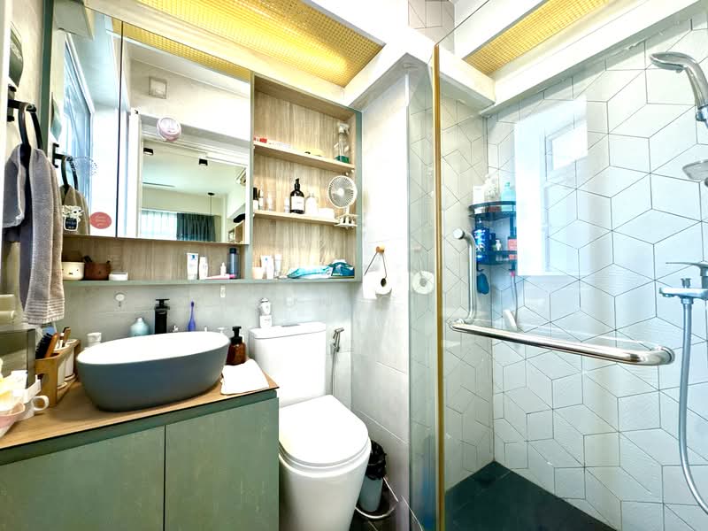 440A Clementi Avenue 3, 440A Clementi Avenue 3, 2 Bedrooms, 743 sqft, HDB Flat For Sale, by Rion Ong, 500147474 - Bathroom - PropertyGuru.com.sg