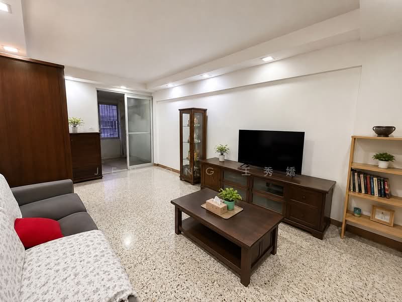 328 Ang Mo Kio Avenue 3, 328 Ang Mo Kio Avenue 3, 3 Bedrooms, 786 sqft, HDB Flat For Sale, by Jen Ong 王秀嬌, 500147486 - Living Room - PropertyGuru.com.sg