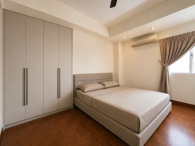 Villa Verde, 24 Verde Crescent, 5 Bedrooms, 3,200 sqft, Terraced House For Sale, by Lee Yong, 500147499 - Bedroom - PropertyGuru.com.sg