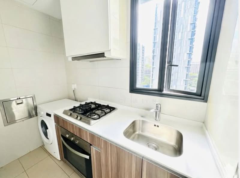 The Luxurie, 17 Compassvale Road, 2 Bedrooms, 732 sqft, Condominium For Sale, by Jay Chen, 500147508 - Kitchen - PropertyGuru.com.sg