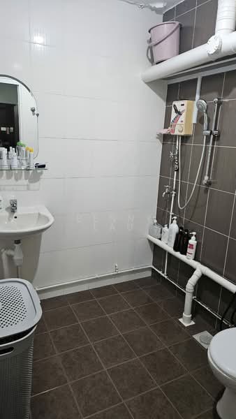 135 Lorong Ah Soo, 135 Lorong Ah Soo, 3 Bedrooms, 1,119 sqft, HDB Flat For Sale, by Benny Lau, 500147511 - Bathroom - PropertyGuru.com.sg
