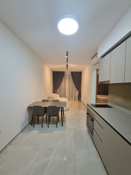 Penrose, 20 Sims Drive, 1 Bedroom, 550 sqft, Condominium For Sale, by Lawrence Phoon, 500147517 - Living Room - PropertyGuru.com.sg