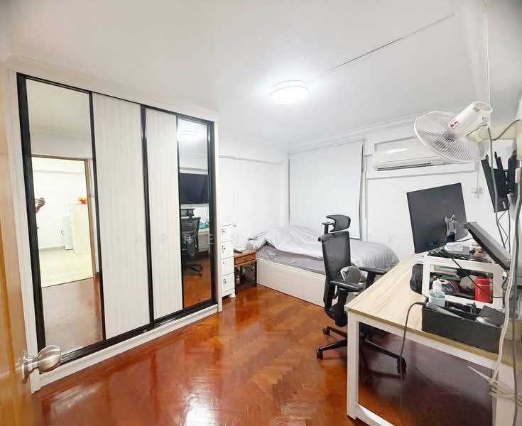 115 Lorong 1 Toa Payoh, 115 Lorong 1 Toa Payoh, 3 Bedrooms, 699 sqft, HDB Flat For Sale, by Darren Lee CK, 500147521 - Bedroom - PropertyGuru.com.sg