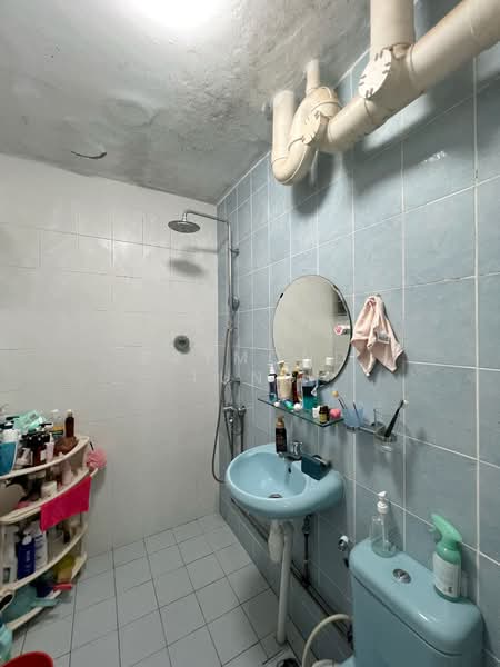 58 Chai Chee Drive, 58 Chai Chee Drive, 3 Bedrooms, 1,130 sqft, HDB Flat For Sale, by Raymond Tung, 500147526 - Master Bathroom - PropertyGuru.com.sg