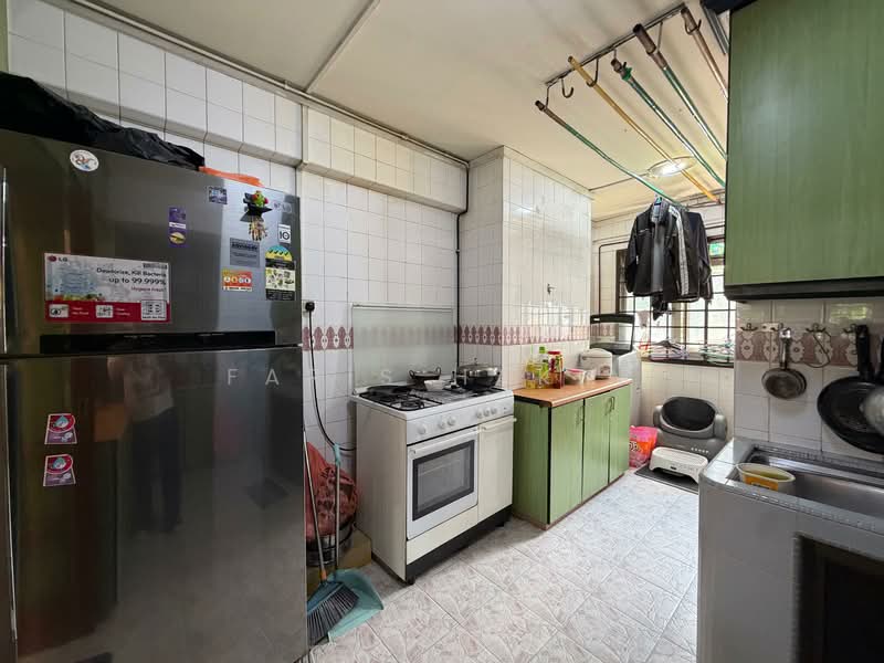 542 Hougang Avenue 8, 542 Hougang Avenue 8, 3 Bedrooms, 1,173 sqft, HDB Flat For Sale, by Faris Hakim, 500147543 - Kitchen - PropertyGuru.com.sg