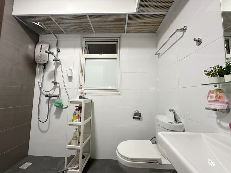 618A Tampines Street 61, 618A Tampines Street 61, 3 Bedrooms, 1,216 sqft, HDB Flat For Sale, by Adee Salleh, 500147548 - Bathroom - PropertyGuru.com.sg