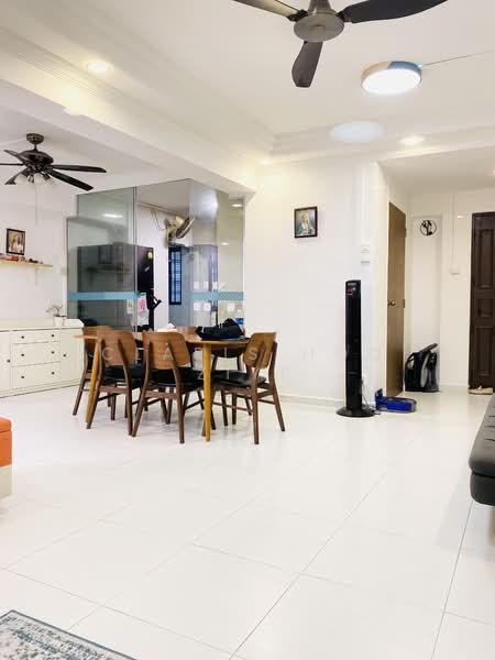 510 Serangoon North Avenue 4, 510 Serangoon North Avenue 4, 3 Bedrooms, 1,313 sqft, HDB Flat For Sale, by Claris Hoo Ziyi, 500147574 - Living Room - PropertyGuru.com.sg