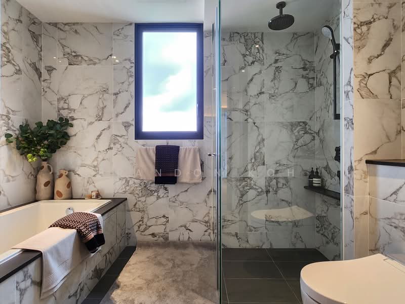 Tembusu Grand, 94 Jalan Tembusu, 5 Bedrooms, 2,691 sqft, Condominium For Sale, by Brandon Koh, 500147598 - Master Bathroom - PropertyGuru.com.sg