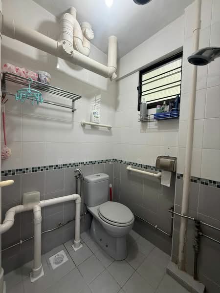202 Yishun Street 21, 202 Yishun Street 21, 2 Bedrooms, 764 sqft, HDB Flat For Sale, by Ben Zhou, 500147600 - Bathroom - PropertyGuru.com.sg