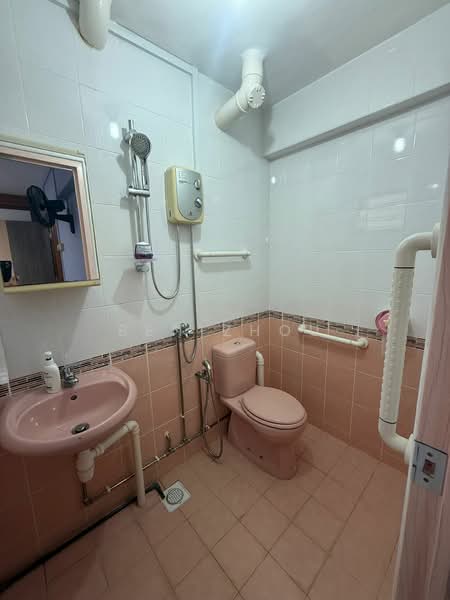 202 Yishun Street 21, 202 Yishun Street 21, 2 Bedrooms, 764 sqft, HDB Flat For Sale, by Ben Zhou, 500147600 - Bathroom - PropertyGuru.com.sg