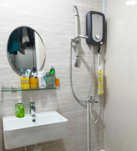 940 Jurong West Street 91, 940 Jurong West Street 91, 3 Bedrooms, 1,120 sqft, HDB Flat For Sale, by SK Lam, 500147606 - Bathroom - PropertyGuru.com.sg
