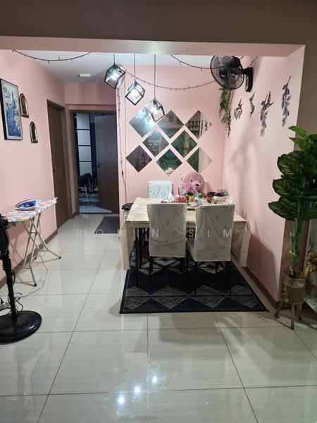 409C Northshore Drive, 409C Northshore Drive, 3 Bedrooms, 1,012 sqft, HDB Flat For Sale, by Robin Sim, 500147612 - Dining Room - PropertyGuru.com.sg
